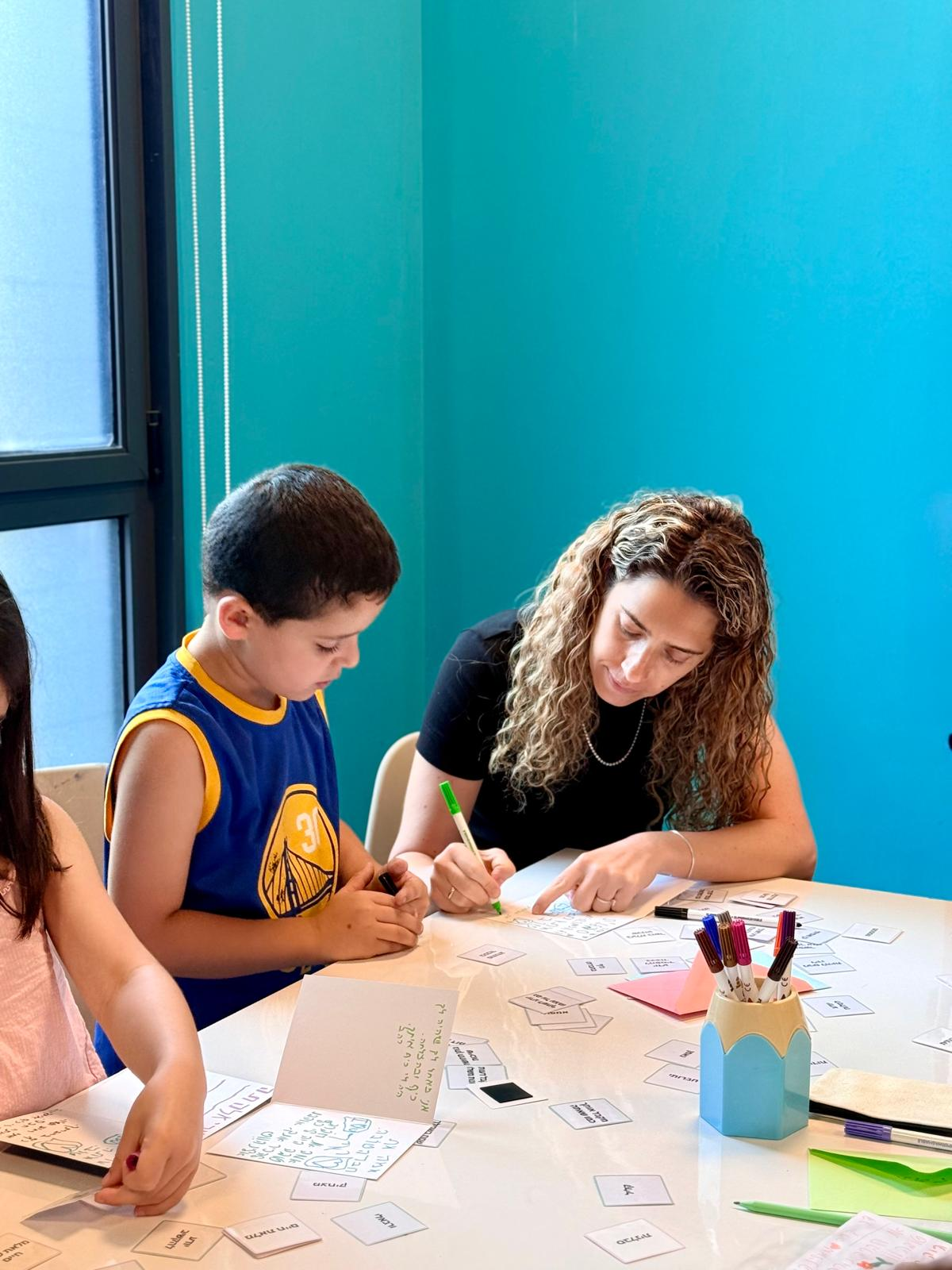 ילדים בפעילות קבוצתית לפיתוח מיומנויות חברתיות – צומחים ביחד, הרצליה 12