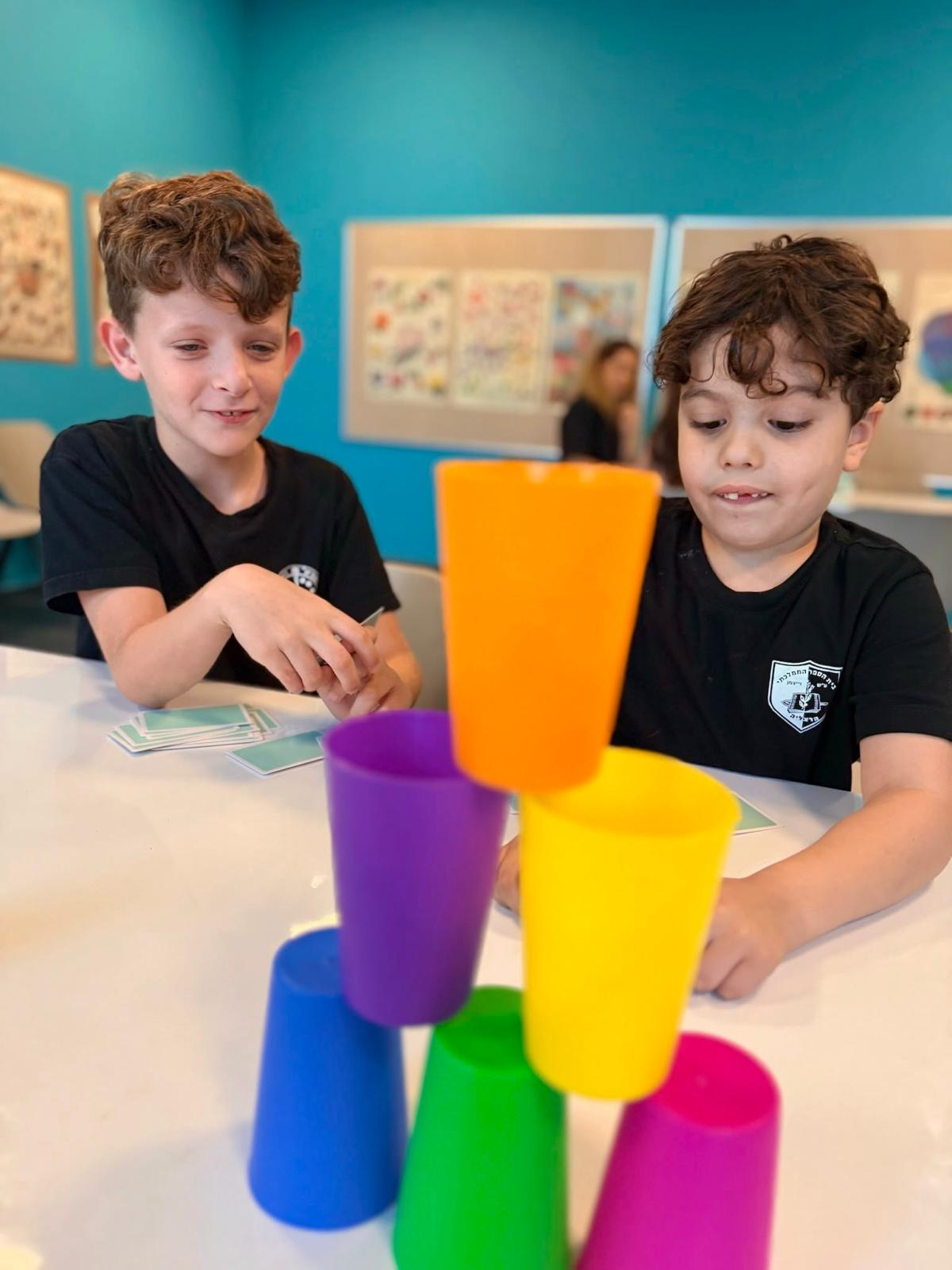 ילדים בפעילות קבוצתית לפיתוח מיומנויות חברתיות – צומחים ביחד, הרצליה 15