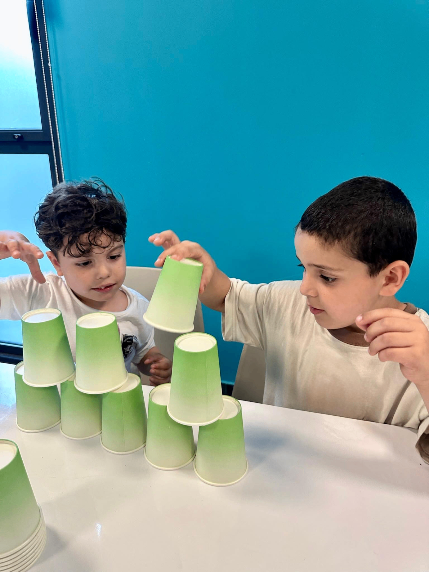 ילדים בפעילות קבוצתית לפיתוח מיומנויות חברתיות – צומחים ביחד, הרצליה 8
